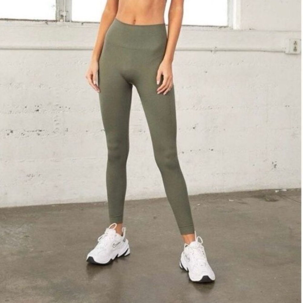 Set Active Sculptflex High Rise Leggings in Cactus Green Size S